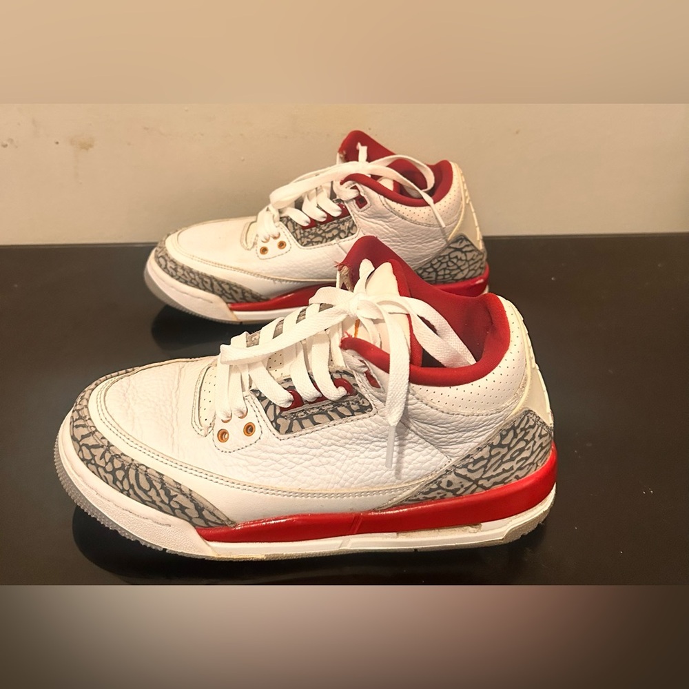 Jordan Men's White Red Elephant Print Athletic Shoes - Picture 2 of 9